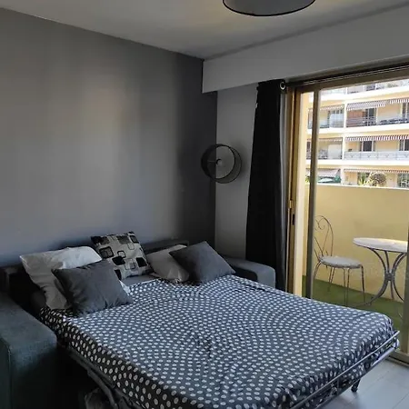 Апартаменты Tres Joli Studio,bien Equipe Terrasse,internet