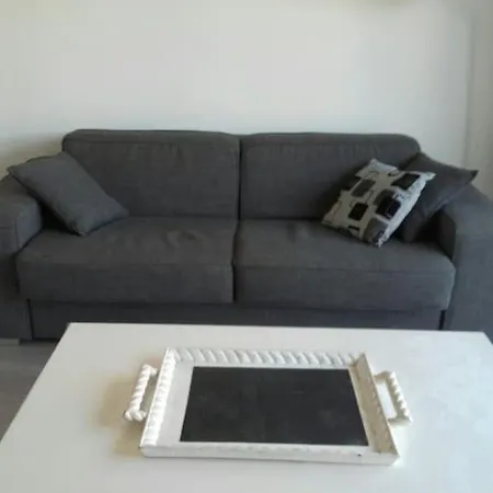 Tres Joli Studio,bien Equipe Terrasse,internet Apartamento