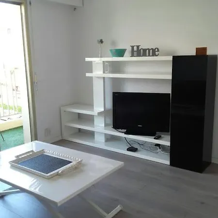 Apartamento Tres Joli Studio,bien Equipe Terrasse,internet