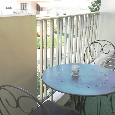 Tres Joli Studio,bien Equipe Terrasse,internet Apartamento Le Cannet
