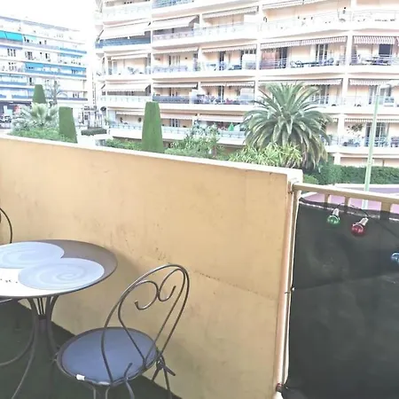 Апартаменты Tres Joli Studio,bien Equipe Terrasse,internet